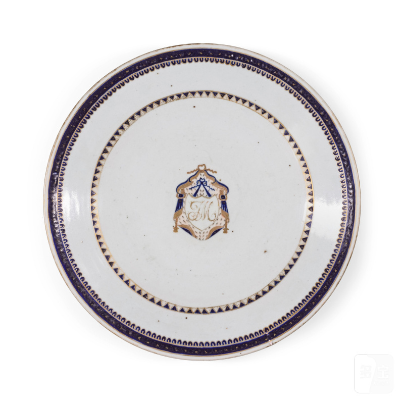 清 十八世紀 粉彩紋章圖盤三件 | TROIS ASSIETTES EN PORCELAINE À DÉCOR ARMORIÉ - 图7